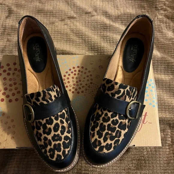 Sofft Black and animal Print Loafers 👠👜 - Picture 2 of 4